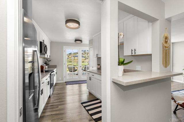 Detail Gallery Image 14 of 36 For 2544 Navarra #12,  Carlsbad,  CA 92009 - 2 Beds | 2 Baths