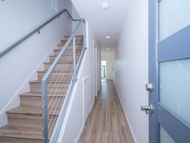 532 Heathcliff Dr, Pacifica CA: https://media.crmls.org/mediaz/04c89143-44a9-4317-ae3a-b7797d229081.jpg