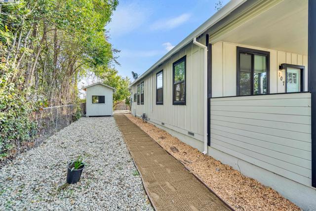 Image 11 of 60 For 207 D St Roseville