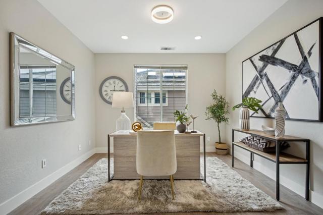 Image 18 of 34 For 998 Governors Bay Drive