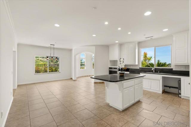 2342 CARIOCA PL, Vista CA: https://media.crmls.org/mediaz/04c982db-1e26-47d5-ab67-6edc0497c038.jpg