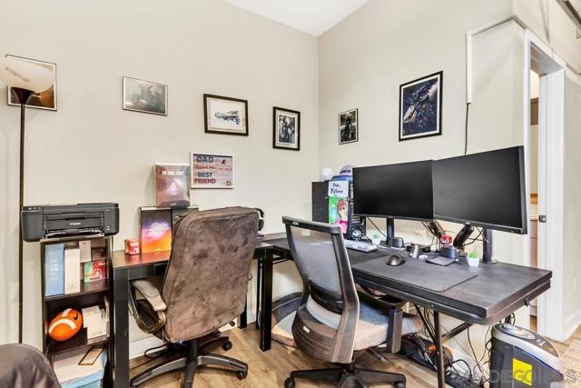 722 Anchor Ct, Chula Vista CA: https://media.crmls.org/mediaz/04c9b350-de39-4d3e-8fa2-4e3d04145a6a.jpg