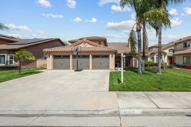 Detail Gallery Image 1 of 26 For 15560 La Entrada Dr, Moreno Valley,  CA 92551 - 5 Beds | 3 Baths