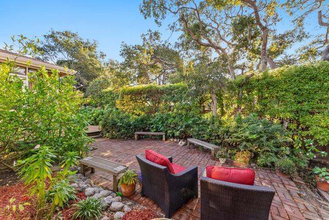 176 Sonoma Lane, Carmel CA: https://media.crmls.org/mediaz/04ca6f68-33af-4b2c-a1f6-16f77debb48e.jpg