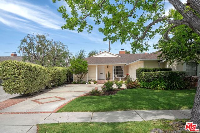 11319 Rose Avenue, Los Angeles CA: https://media.crmls.org/mediaz/04cad67a-8dea-474b-8161-2fb33afa271b.jpg