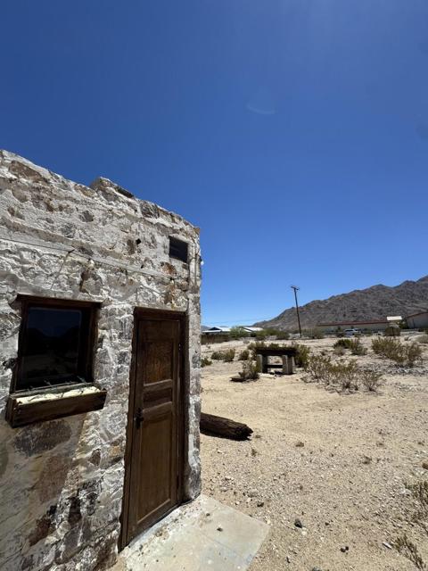 73392 Sullivan Road, 29 Palms CA: https://media.crmls.org/mediaz/04cc13e6-79f4-4c45-8f27-aa53be83b72a.jpg