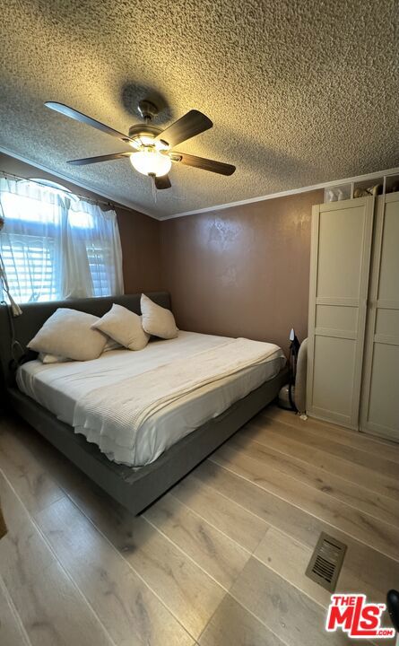 25000 Hawkbryn Avenue, Newhall CA: https://media.crmls.org/mediaz/04cc2d71-65eb-4b76-abce-119b56ef277c.jpg