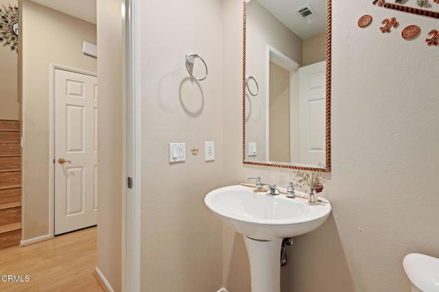 Detail Gallery Image 13 of 29 For 214 Camino Toluca, Camarillo,  CA 93010 - 3 Beds | 2/1 Baths