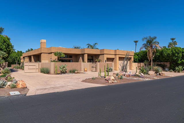 72116 Clancy Lane, Rancho Mirage CA: https://media.crmls.org/mediaz/04ccacda-bb6d-4bee-bcaf-7e5ce26dd355.jpg