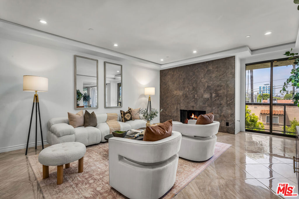125 N GALE Drive #306