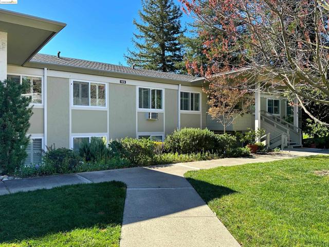 1910 Skycrest Dr, Walnut Creek CA: https://media.crmls.org/mediaz/04ce6752-b82b-45b0-abd0-bbd8300a6a73.jpg