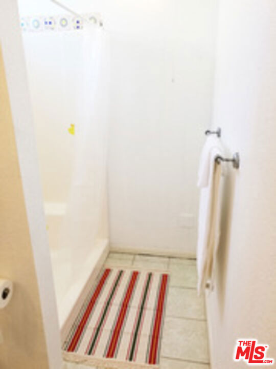 4226 Redwood Avenue, Los Angeles CA: https://media.crmls.org/mediaz/04ce991a-5664-40bb-a106-58067ccf49ad.jpg