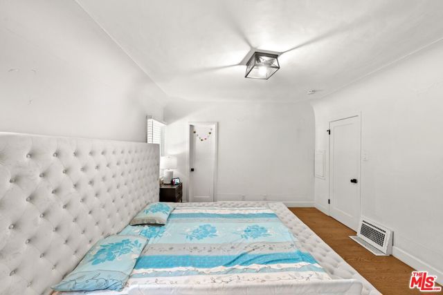 3871 Roxton Avenue, Los Angeles CA: https://media.crmls.org/mediaz/04cef0d2-d723-45f5-9f7e-28f338a66750.jpg