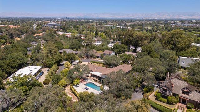 17095 Summit Way, Los Gatos CA: https://media.crmls.org/mediaz/04cf0c71-24d4-4ec9-9ff3-a27bb8641dcc.jpg