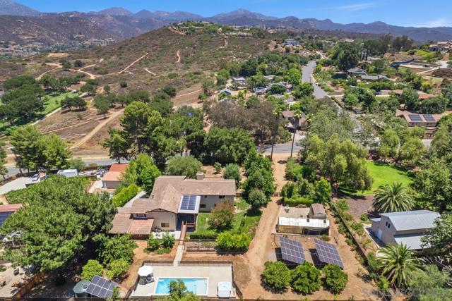 14210 Tierra Bonita Road, Poway CA: https://media.crmls.org/mediaz/04cf2655-5a91-4133-8e2d-947aef4dab99.jpg