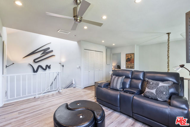 13082 Mindanao Way, Marina del Rey CA: https://media.crmls.org/mediaz/04cf2699-4755-4879-904f-8d22cb73a452.jpg