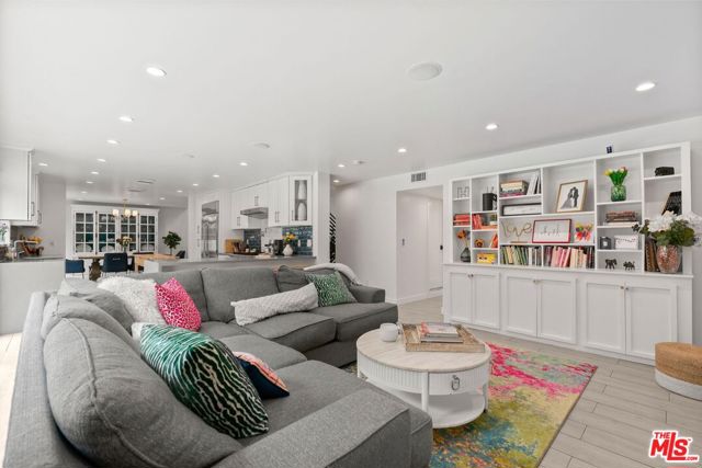 3134 Granville Avenue, Los Angeles CA: https://media.crmls.org/mediaz/04cf73da-2392-43bb-b6ca-8491cf9e7bc1.jpg
