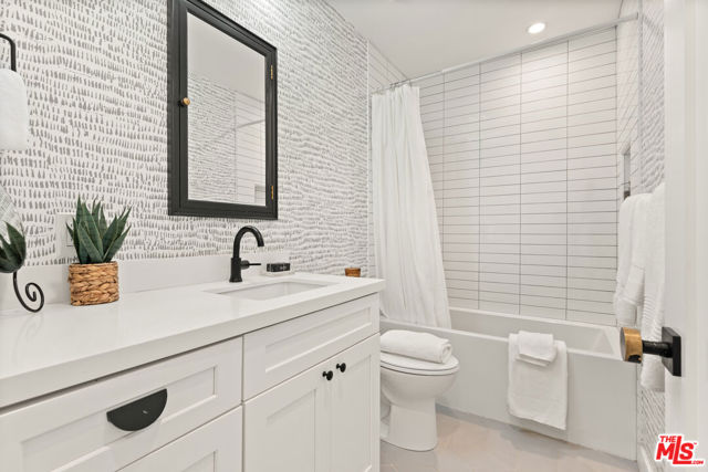 7818 Truxton Avenue, Los Angeles CA: https://media.crmls.org/mediaz/04cf893d-a027-4144-955c-5890cd30831f.jpg