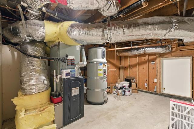 3996 Jefferson Avenue, Redwood City CA: https://media.crmls.org/mediaz/04cfddeb-afe7-40d0-8854-18f69530a019.jpg