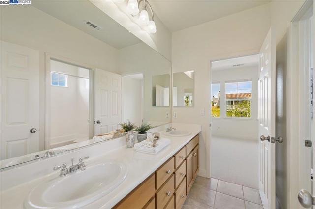 3043 Picholine Dr, Livermore CA: https://media.crmls.org/mediaz/04d02ad4-43a1-4a47-a40c-74d927f5c878.jpg
