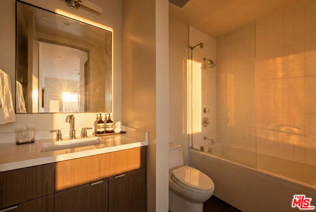 928 N Croft Avenue, Los Angeles CA: https://media.crmls.org/mediaz/04d08d6f-331d-49cf-9d86-30f9570e9b16.jpg