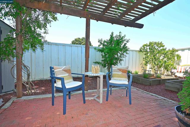 1250 Saint Louis Drive, Concord CA: https://media.crmls.org/mediaz/04d22503-983c-49ae-a5b8-82343dd478d9.jpg