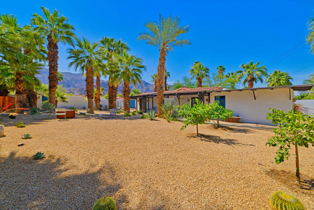 52862 Eisenhower Drive Drive, La Quinta CA: https://media.crmls.org/mediaz/04d26256-4fba-42fc-a07e-b9448819a997.jpg