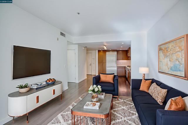 2655 Bush, San Francisco CA: https://media.crmls.org/mediaz/04d262f8-1bd1-4870-a287-d0221339a6b7.jpg