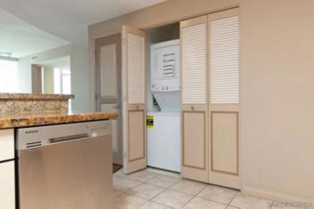 555 Front St, San Diego CA: https://media.crmls.org/mediaz/04d265a7-6d37-46e2-a57b-07b18ea350f6.jpg