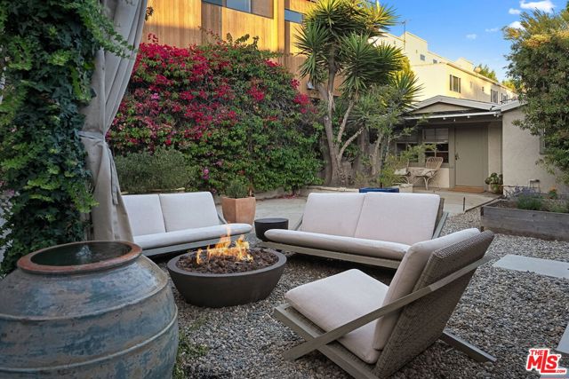 626 Pacific Street, Santa Monica CA: https://media.crmls.org/mediaz/04d26705-374c-4db7-9868-3d7bbe626f2f.jpg
