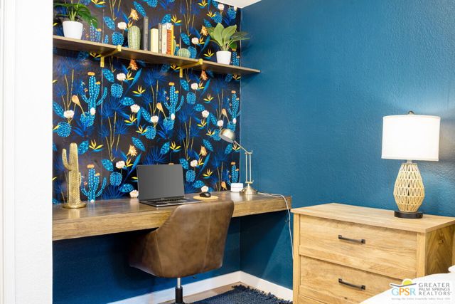 298 San Vicente Circle, Palm Desert CA: https://media.crmls.org/mediaz/04d2d6fb-99f8-4f8e-a7ae-578f7049b8d6.jpg