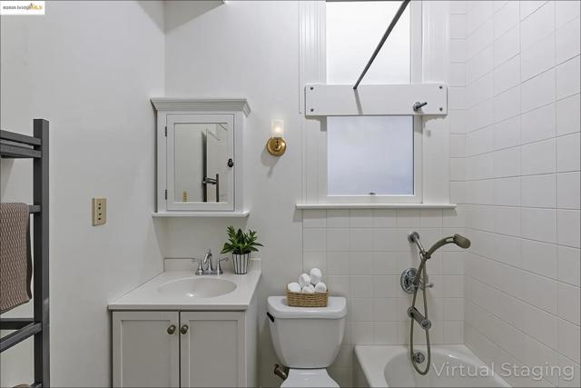 45 Auburn Street, San Francisco CA: https://media.crmls.org/mediaz/04d358c2-af8b-4526-b7e5-3af9d3da8bdc.jpg
