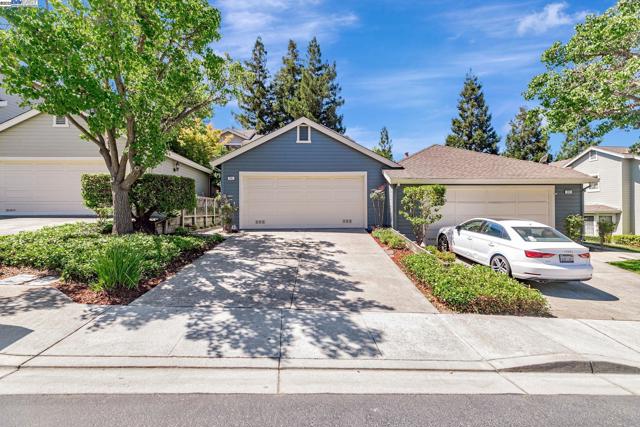 636 Praderia Cir, Fremont CA: https://media.crmls.org/mediaz/04d370b5-4693-4671-bc1f-b43c0eda750b.jpg