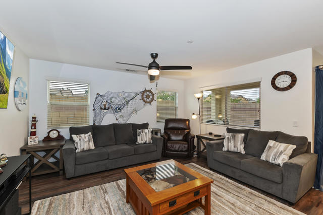 1431 Allium Court, Beaumont CA: https://media.crmls.org/mediaz/04d3e533-29c9-432a-87e6-a8e395a8078b.jpg