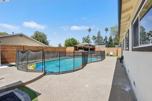 515 Zircon Way, Livermore CA: https://media.crmls.org/mediaz/04d4410d-8d6b-40c2-a9b0-0227ee43ace4.jpg