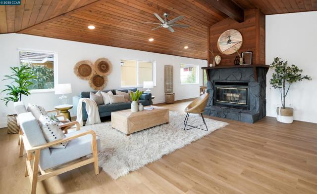 307 Ash, El Sobrante CA: https://media.crmls.org/mediaz/04d45d7b-2190-4aa5-bdb5-639996bd5c79.jpg
