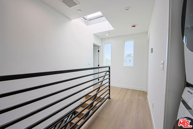 1636 Longwood Avenue, Los Angeles CA: https://media.crmls.org/mediaz/04d4cf56-66dc-4a3b-bedb-ed253d86e518.jpg