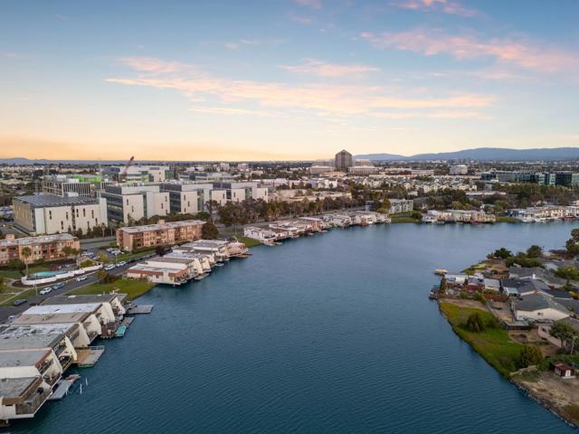 464 Fathom Drive, San Mateo CA: https://media.crmls.org/mediaz/04d4f229-1db5-48ed-9d98-a7dc22104a1f.jpg