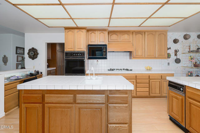 11848 Presilla Road, Camarillo CA: https://media.crmls.org/mediaz/04d4f424-388b-422b-99ea-c1aa30970b2c.jpg