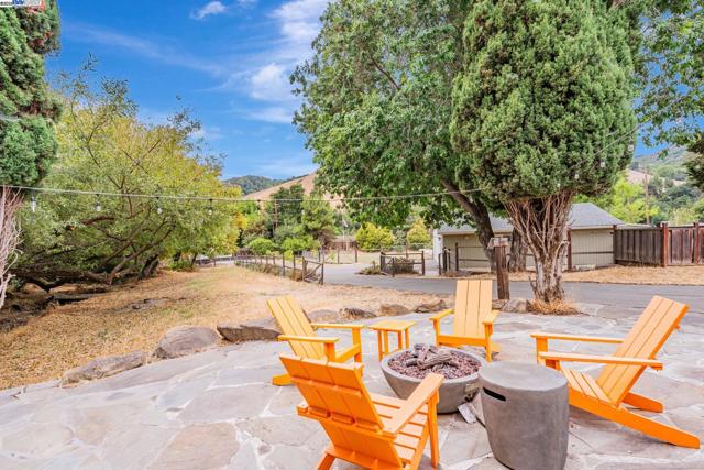 6703 Crow Canyon Rd, Castro Valley CA: https://media.crmls.org/mediaz/04d53338-3a6d-44a0-92d7-dc7507555559.jpg
