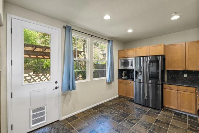 978 Martin Trail, Daly City CA: https://media.crmls.org/mediaz/04d56e59-13ea-400a-92cf-17f1e612646e.jpg