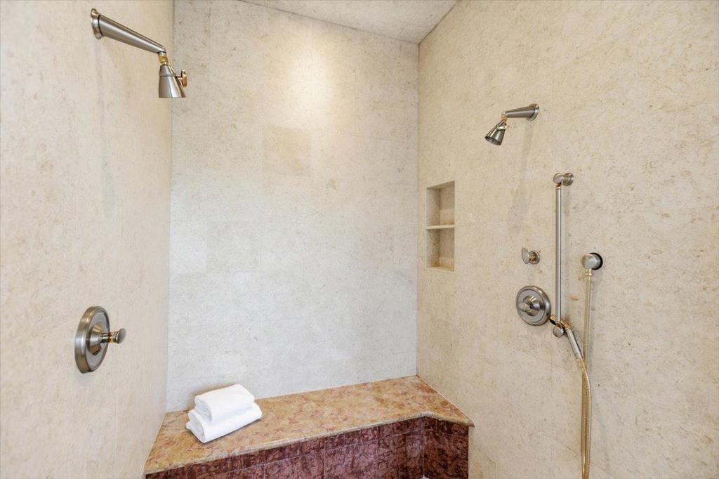 https://media.crmls.org/mediaz/04d63ebd-375e-4c47-aed3-487e215eb759.jpg?preset=X-Large