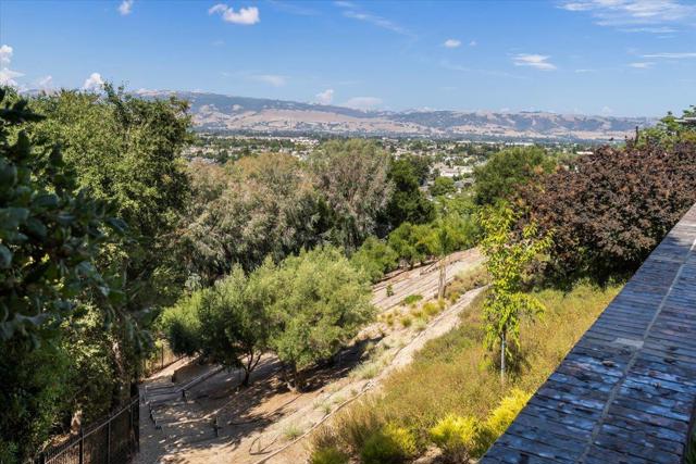 1501 Welburn Avenue, Gilroy CA: https://media.crmls.org/mediaz/04d691f4-8435-4c1b-924d-e721c0f6cd53.jpg