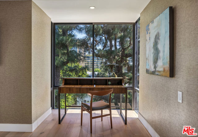 1033 Carol Drive, West Hollywood CA: https://media.crmls.org/mediaz/04d6b2bf-c911-44c1-b4f3-86b4e5e0d46c.jpg