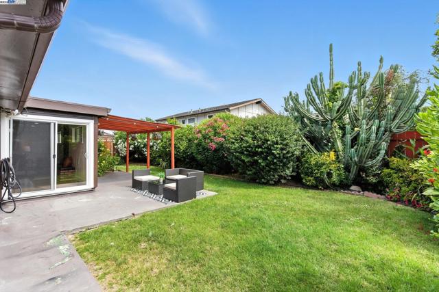 35458 Orleans Dr, Newark CA: https://media.crmls.org/mediaz/04d6e41f-ddbc-4d18-8c0e-a5b6fa2b398c.jpg