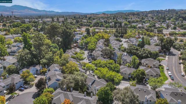 235 Pebblecreek Ct, Martinez CA: https://media.crmls.org/mediaz/04d77623-e43e-4eba-8a04-28e62ab3dbe2.jpg