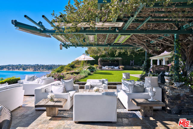 27540 Pacific Coast Highway, Malibu CA: https://media.crmls.org/mediaz/04d797df-a73f-4303-b2ff-15ba6f6612f6.jpg