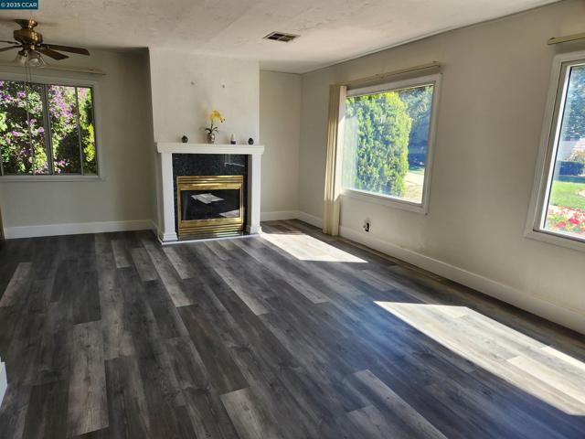 2113 Dalis Drive, Concord CA: https://media.crmls.org/mediaz/04d804a5-c50f-48a7-a779-3a9aa8343c63.jpg