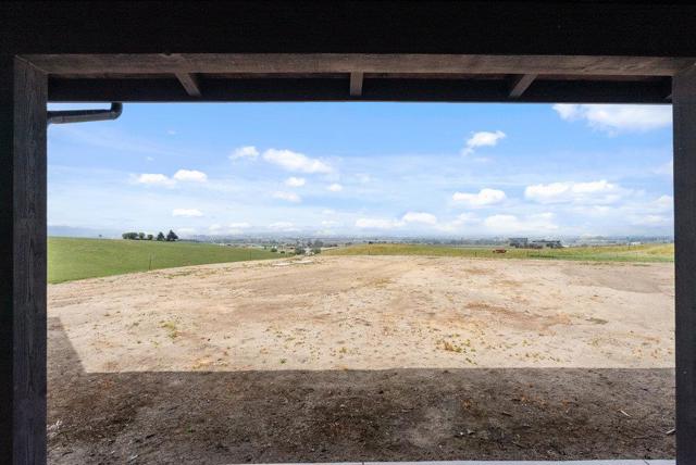 3000 Coppa Court, Hollister CA: https://media.crmls.org/mediaz/04d834ea-214c-49d3-9929-27475eb9bf83.jpg