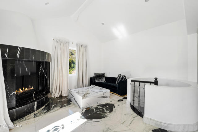 25665 Mulholland Highway, Calabasas CA: https://media.crmls.org/mediaz/04d86418-6eea-4838-870d-0ae1ef34ee58.jpg